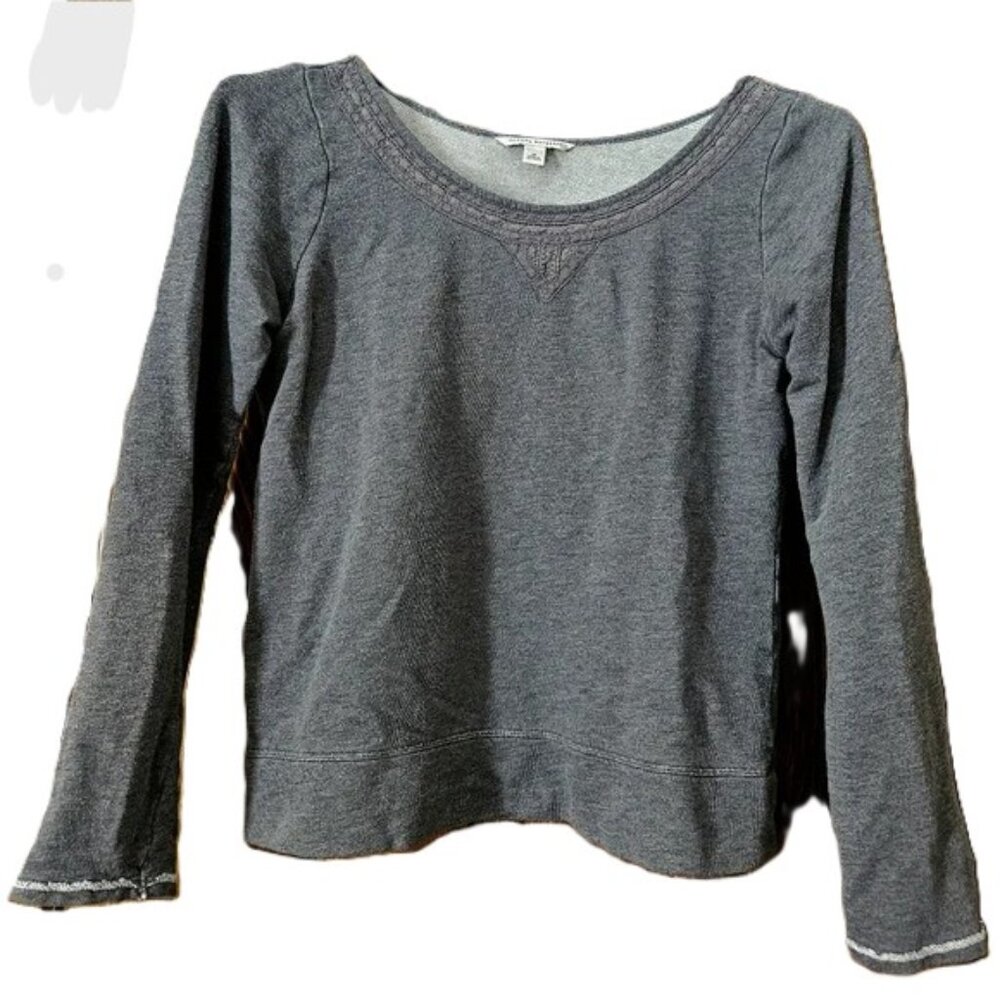 BANANA REPUBLIC sweatshirt M gray GUC long sleeve scoop neck crochet feminine